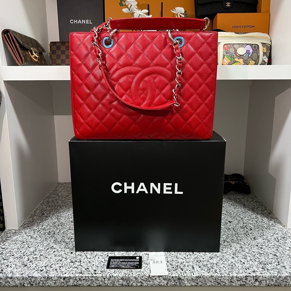 100% Authentic Chanel Caviar Quilted Grand
Shopping Tote Red Leather